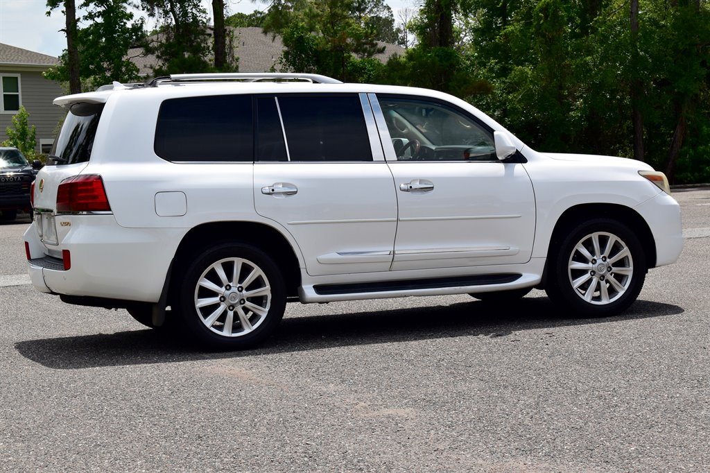 2008 Lexus LX 570 photo
