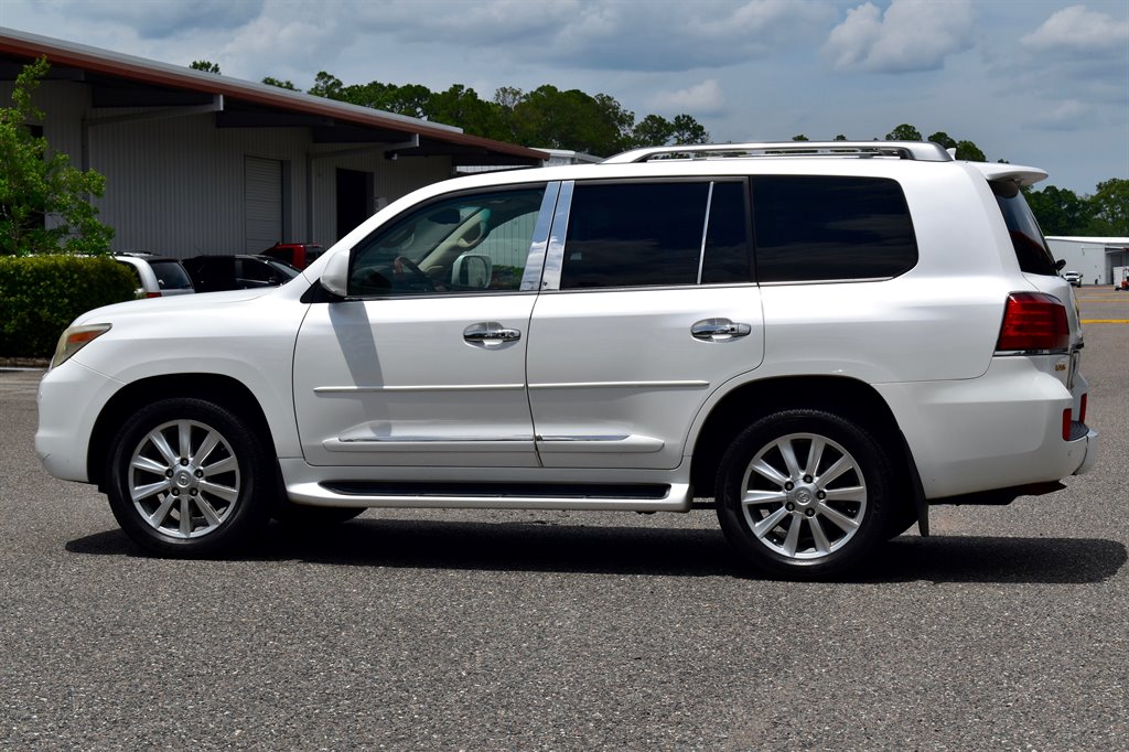 2008 Lexus LX 570 photo