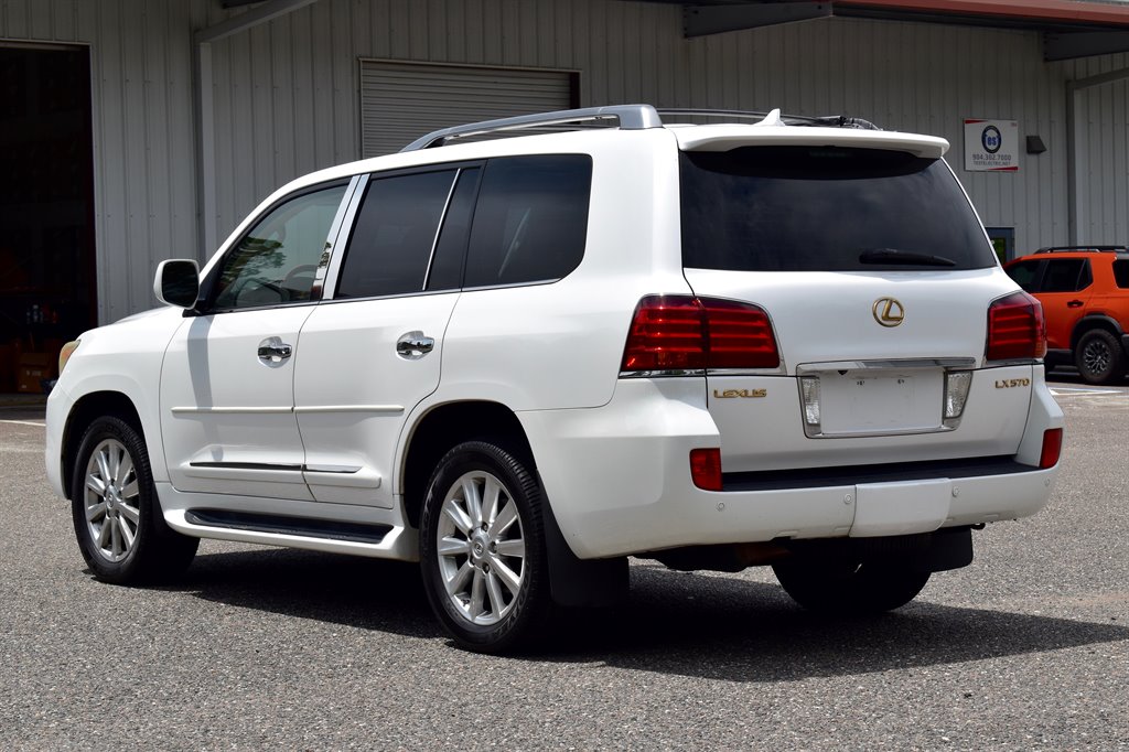 2008 Lexus LX 570 photo