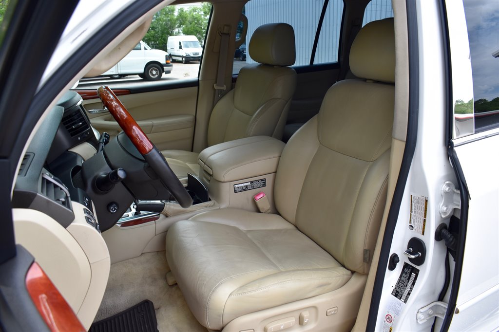 2008 Lexus LX 570 photo