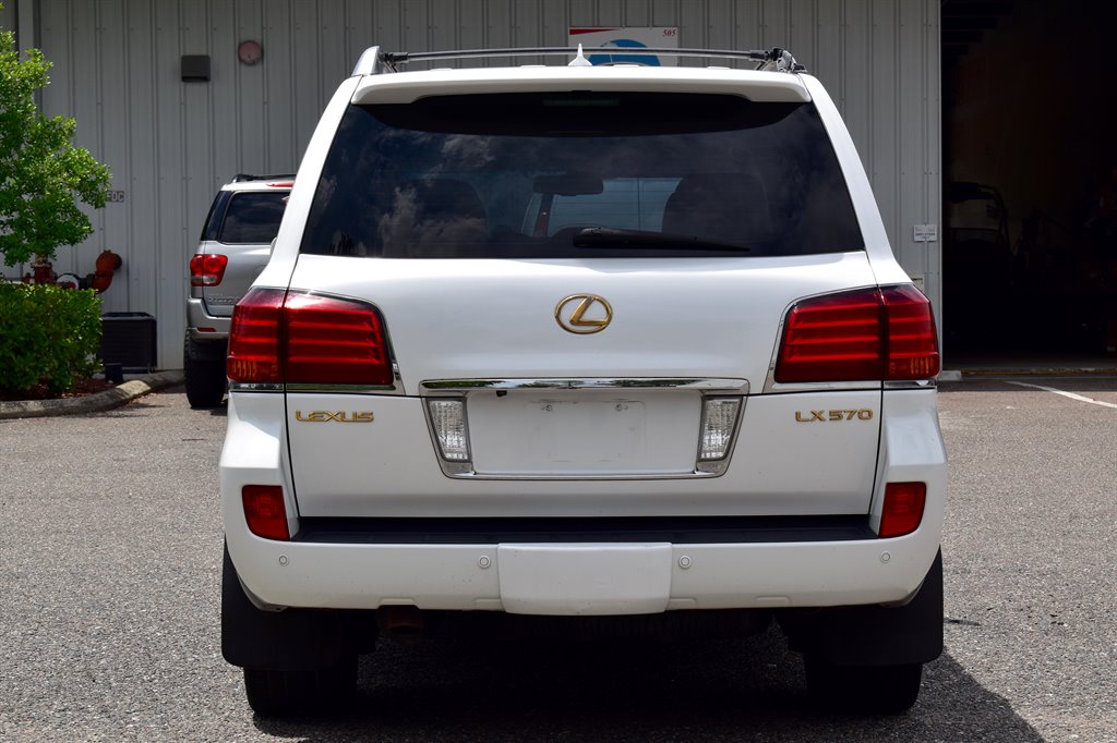 2008 Lexus LX 570 photo