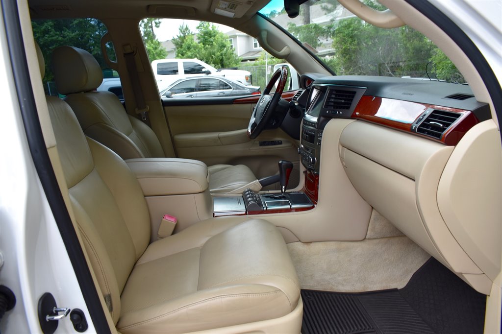 2008 Lexus LX 570 photo