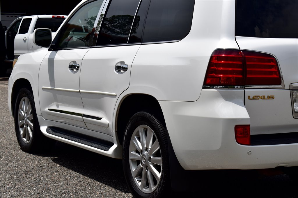 2008 Lexus LX 570 photo