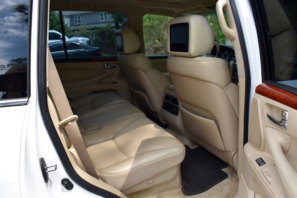 2008 Lexus LX 570 photo