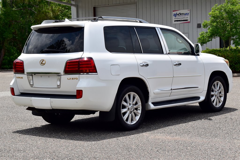 2008 Lexus LX 570 photo