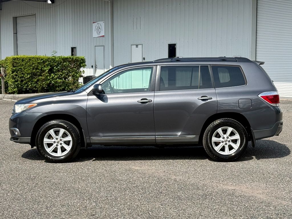 2013 Toyota Highlander - $8,800
