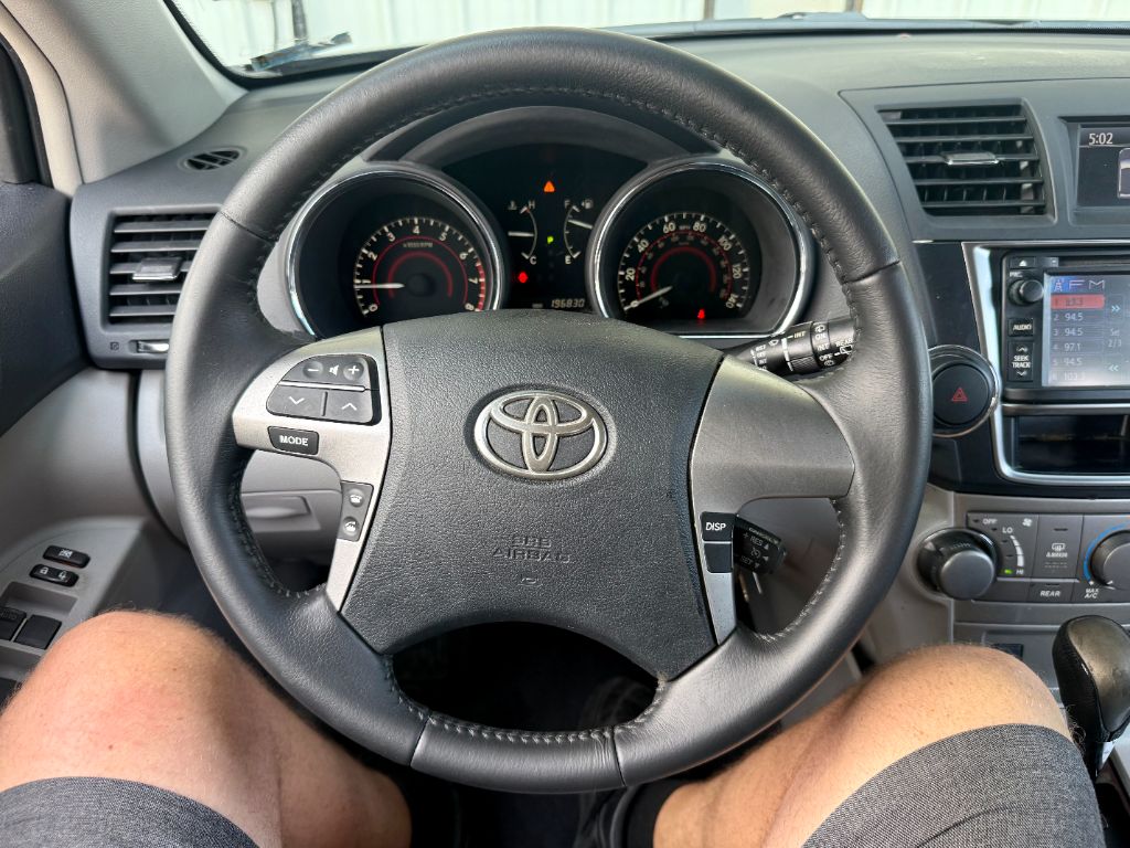 2013 Toyota Highlander - $8,800