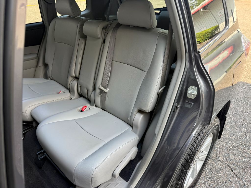 2013 Toyota Highlander - $8,800