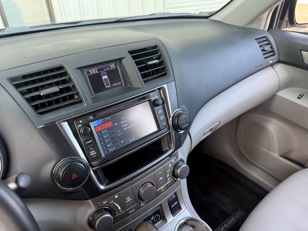 2013 Toyota Highlander - $8,800