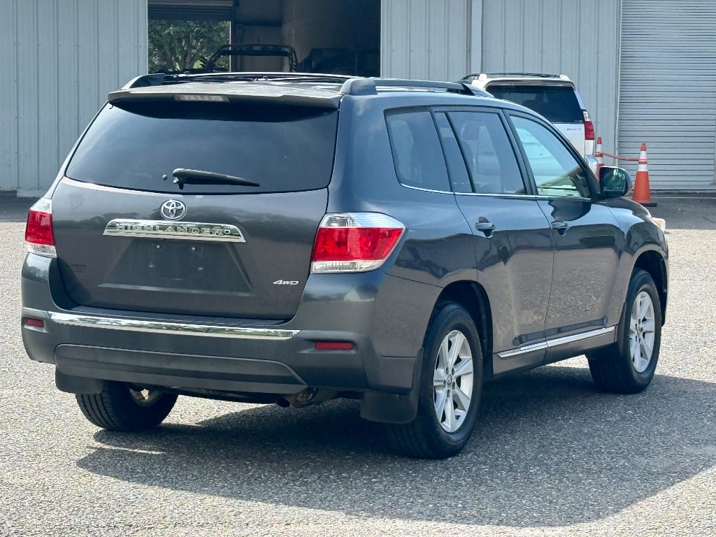 2013 Toyota Highlander - $8,800