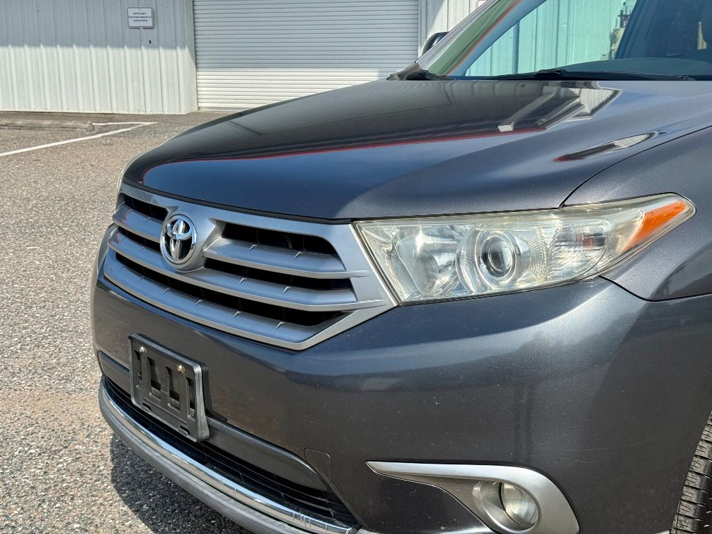 2013 Toyota Highlander - $8,800