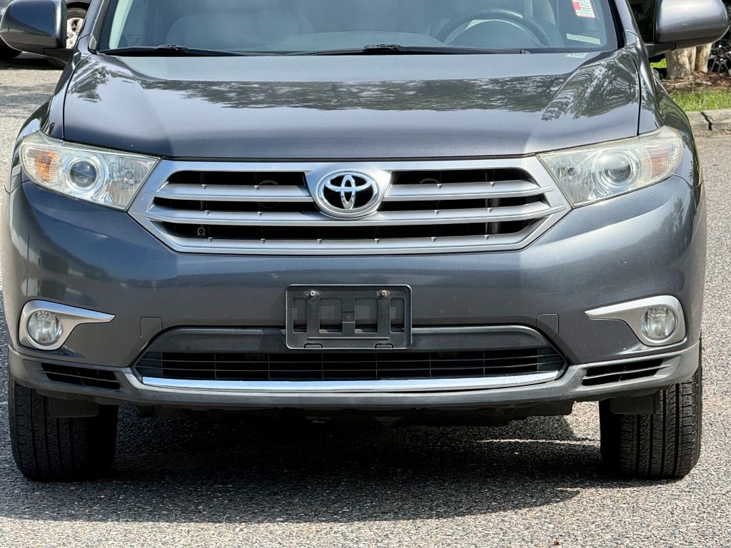 2013 Toyota Highlander - $8,800