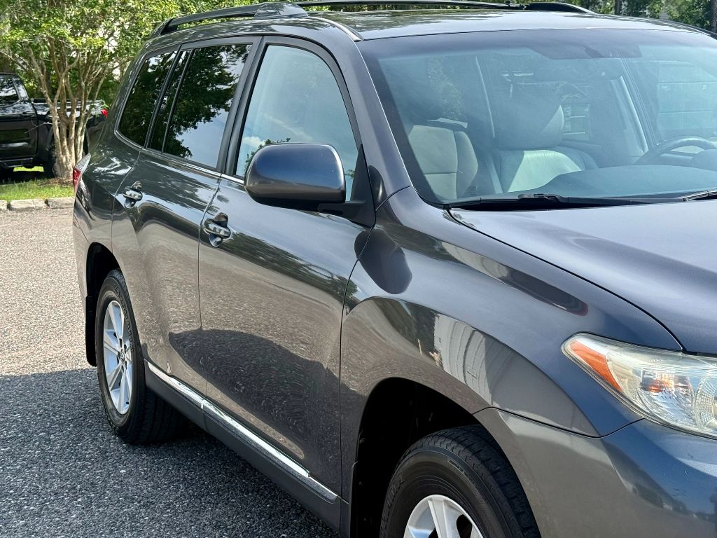 2013 Toyota Highlander - $8,800