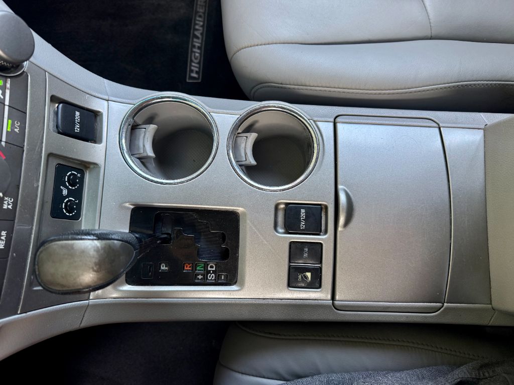 2013 Toyota Highlander - $8,800