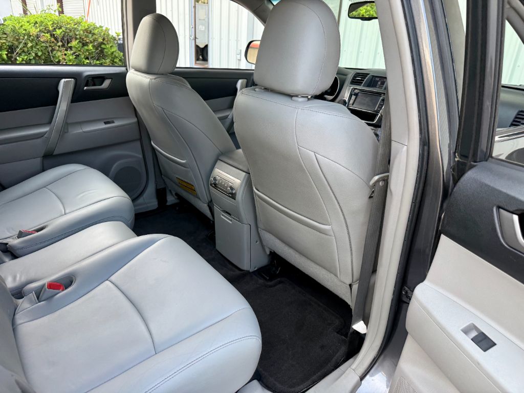 2013 Toyota Highlander - $8,800