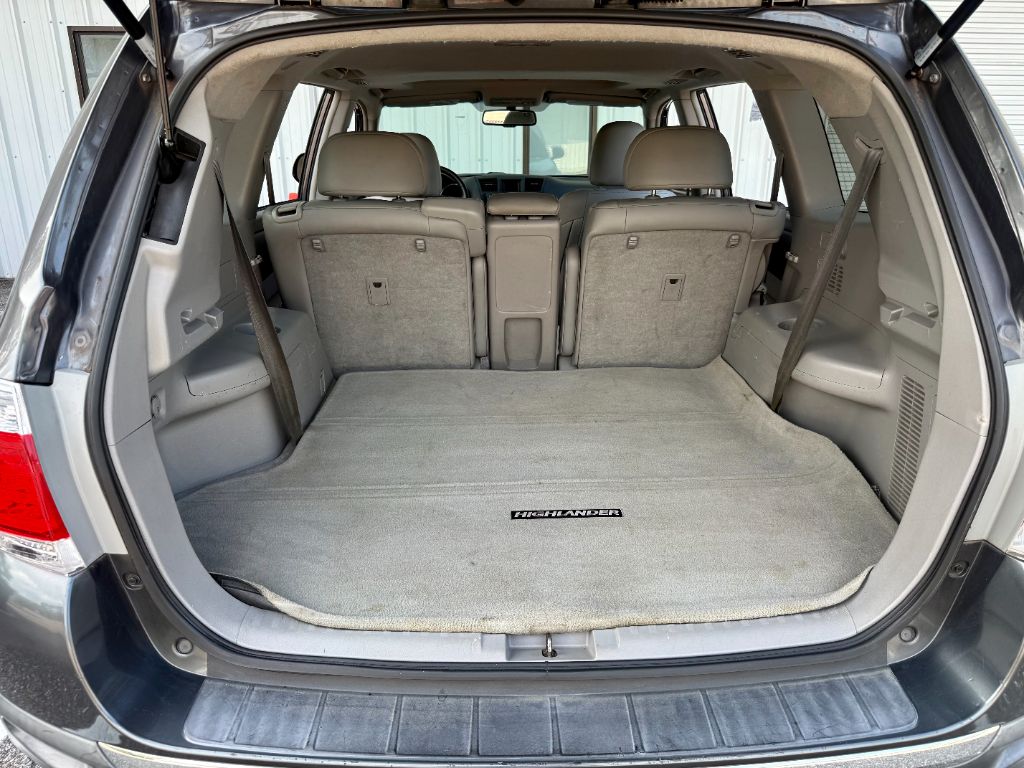 2013 Toyota Highlander - $8,800