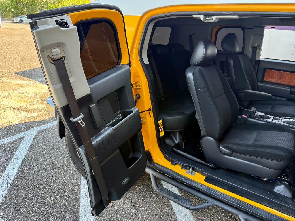 2007 Toyota FJ Cruiser - $7,800