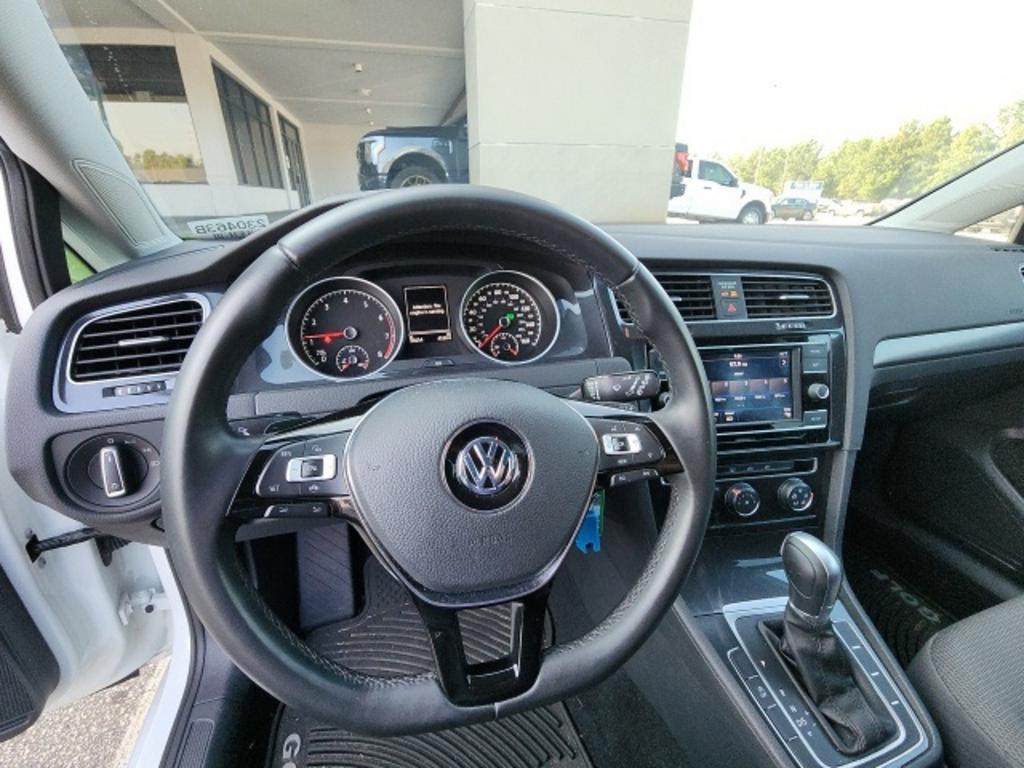 2019 Volkswagen Golf S photo