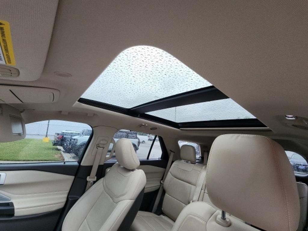 2020 Ford Explorer Platinum photo