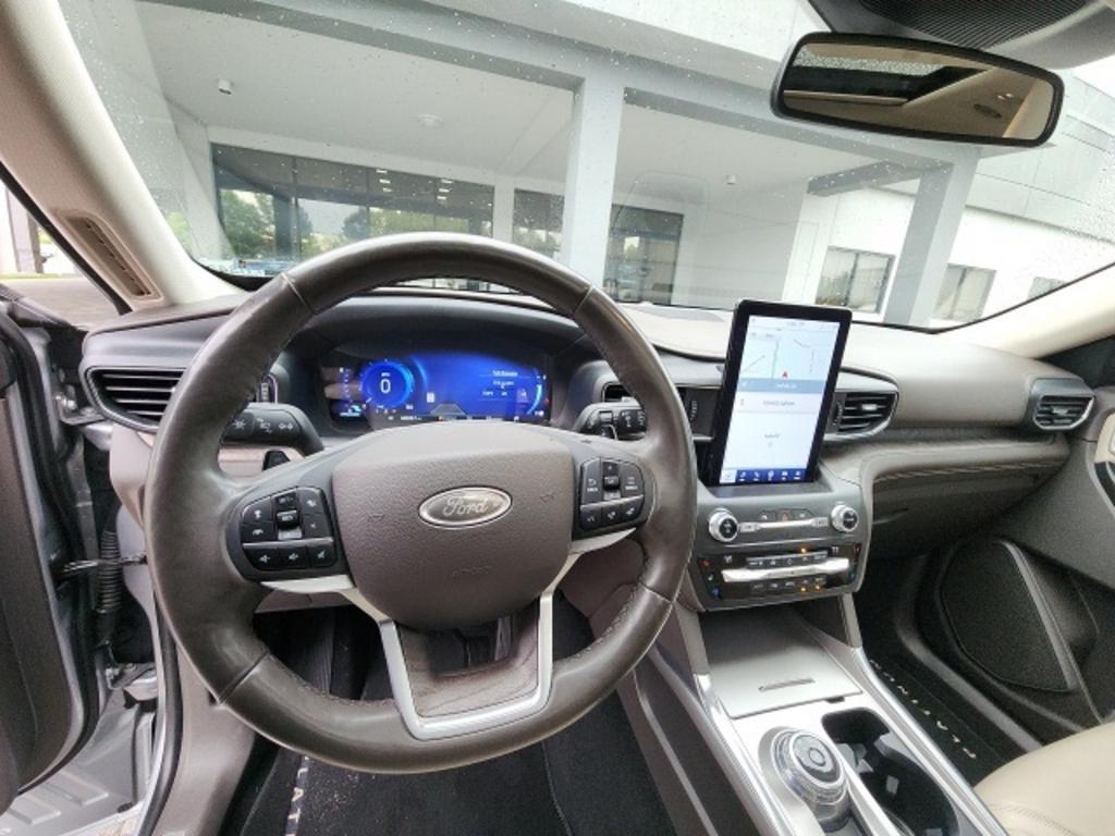 2020 Ford Explorer Platinum photo