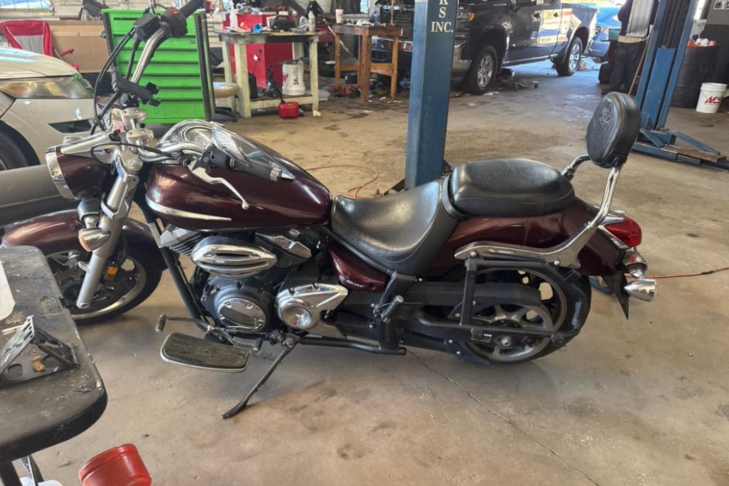 2009 Yamaha V Star 950 - $4,500