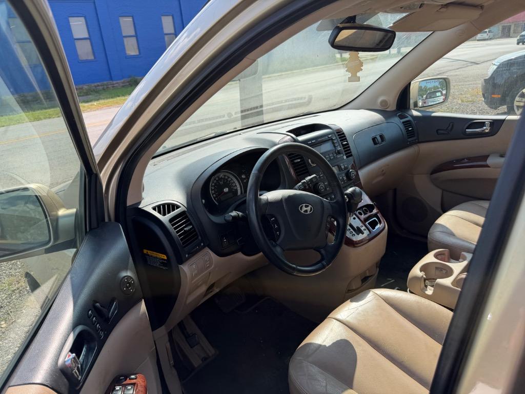 2008 Hyundai Entourage - $1,500