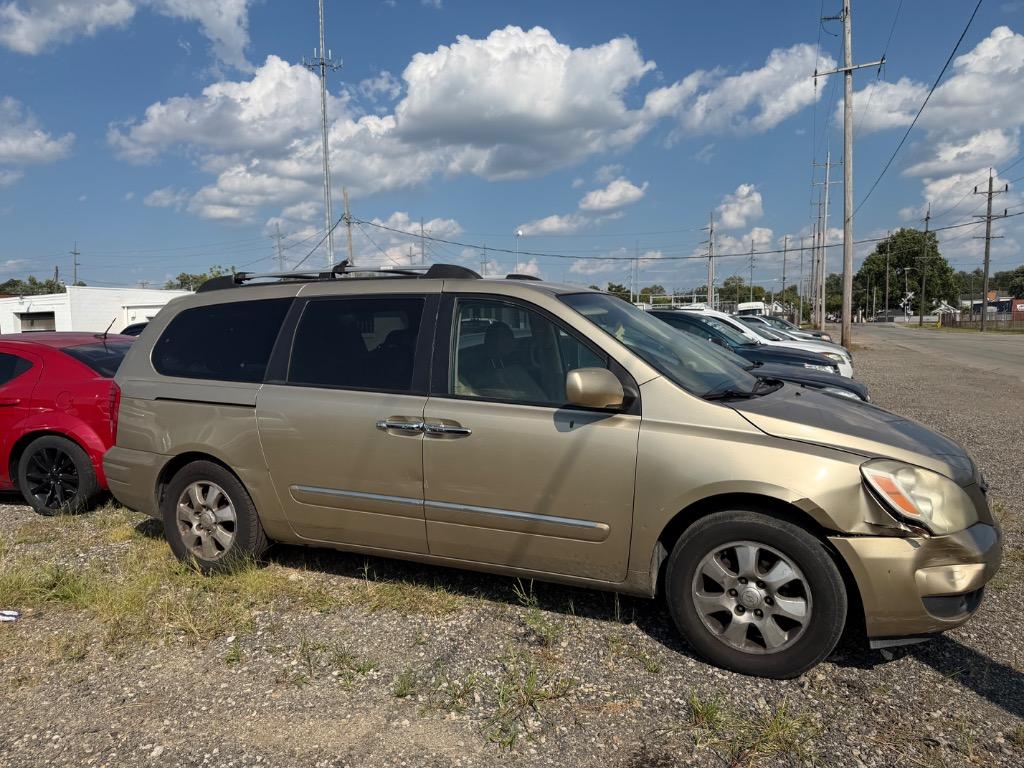 2008 Hyundai Entourage - $1,500