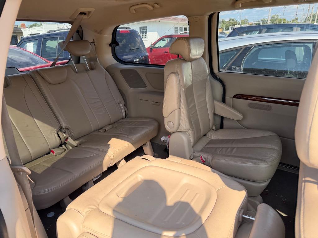 2008 Hyundai Entourage - $1,500