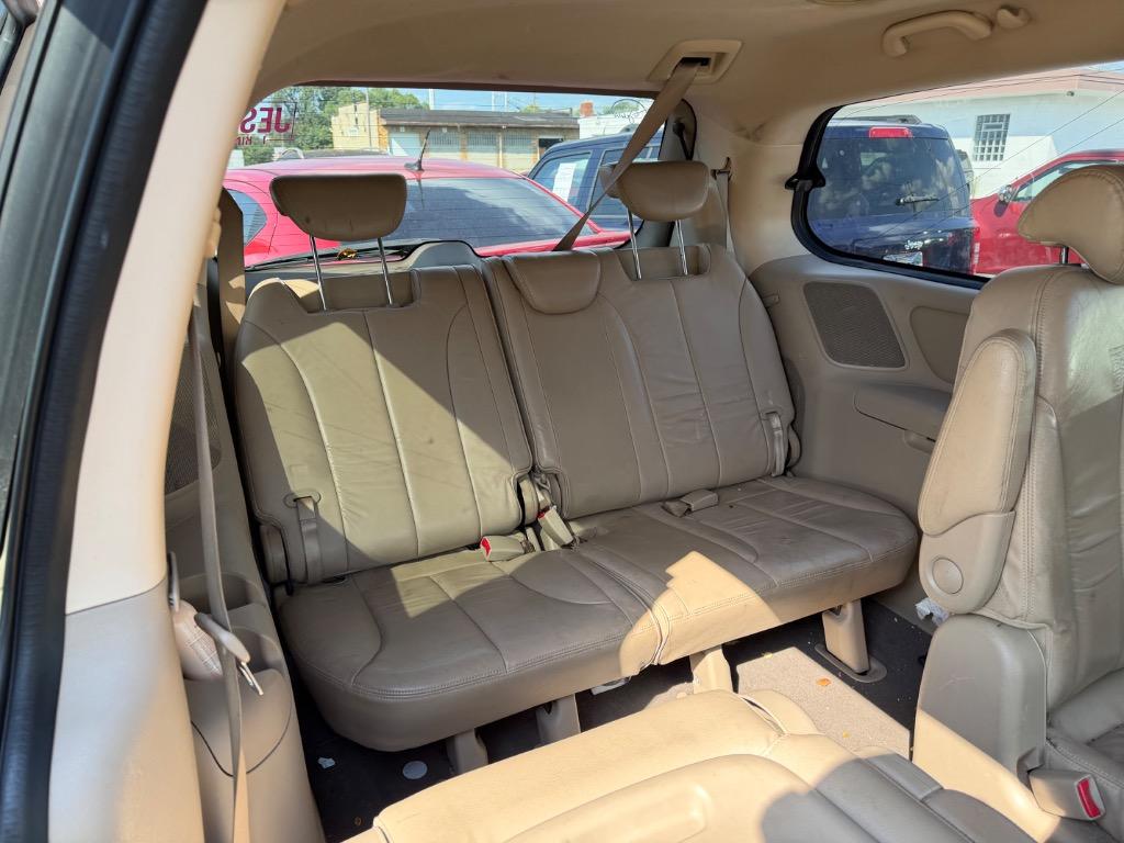 2008 Hyundai Entourage - $1,500