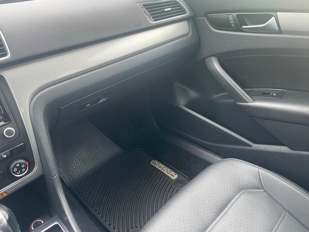 2014 Volkswagen Passat S PZEV photo