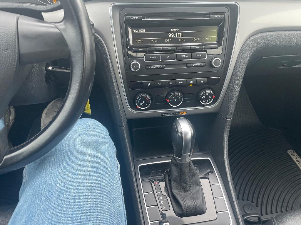 2014 Volkswagen Passat S PZEV photo