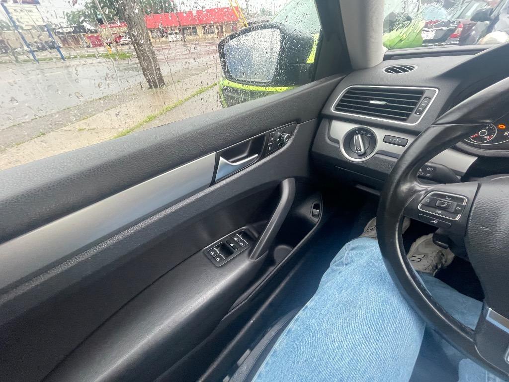 2014 Volkswagen Passat S PZEV photo