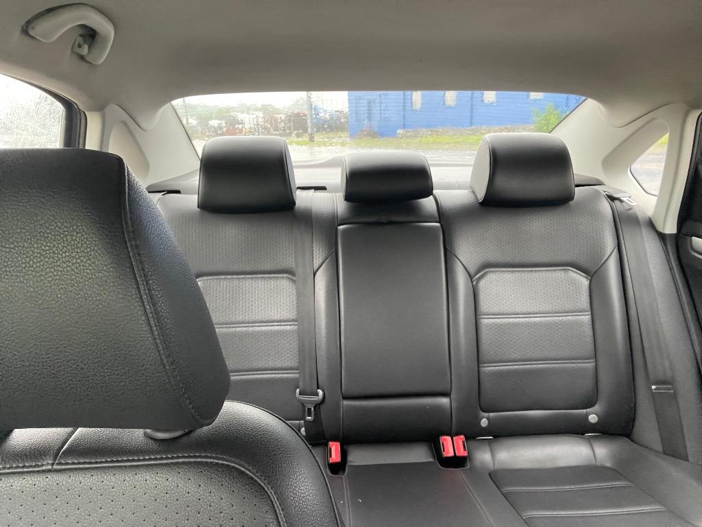 2014 Volkswagen Passat S PZEV photo