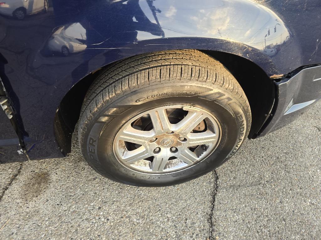 2008 Chrysler Town & Country - $2,500