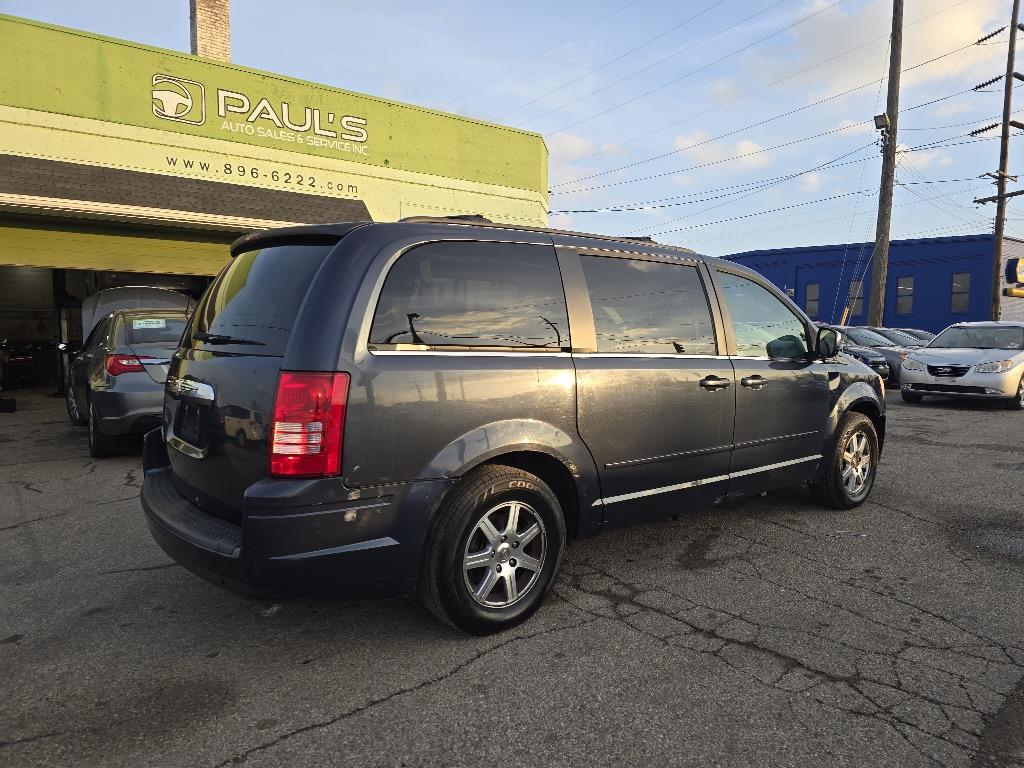 2008 Chrysler Town & Country - $2,500