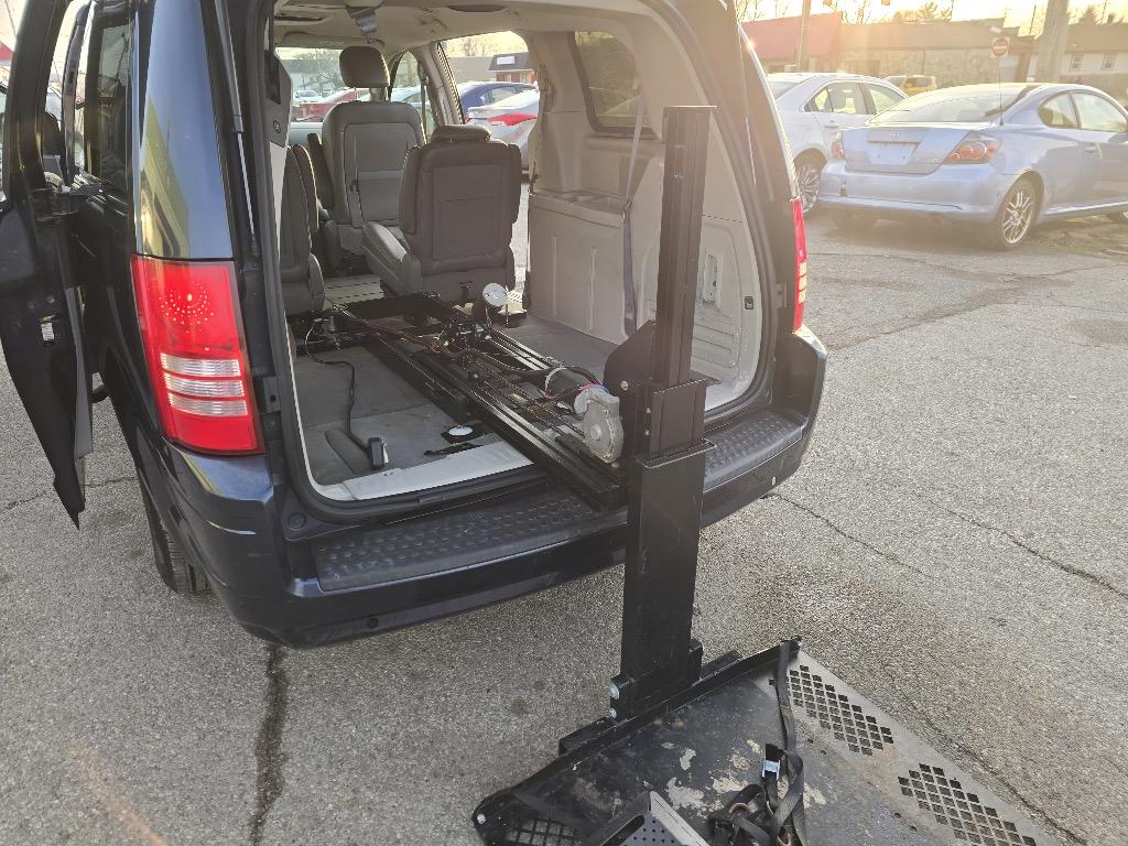 2008 Chrysler Town & Country - $2,500