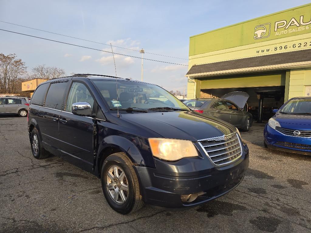 2008 Chrysler Town & Country - $2,500
