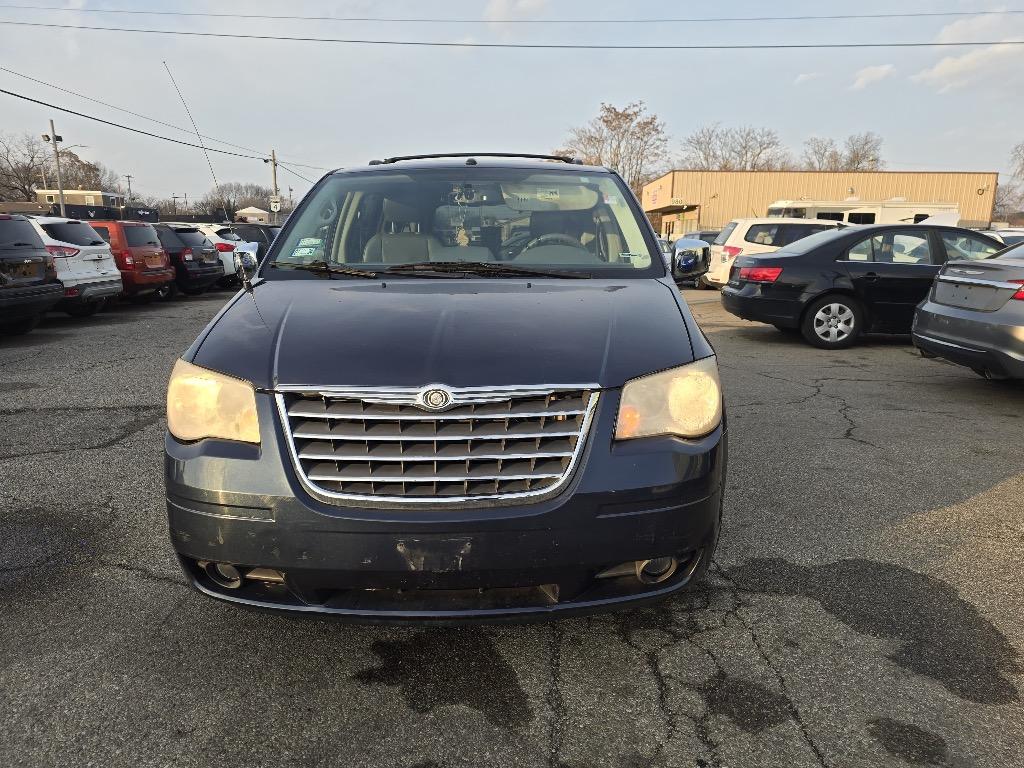 2008 Chrysler Town & Country - $2,500
