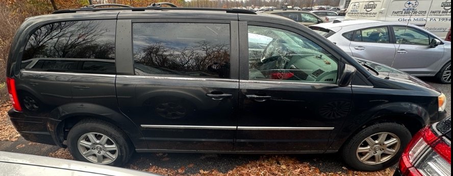 2010 Chrysler Town & Country Touring photo