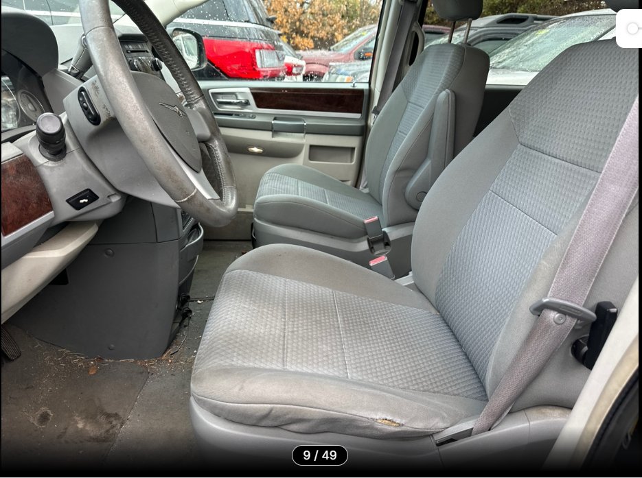 2010 Chrysler Town & Country Touring photo