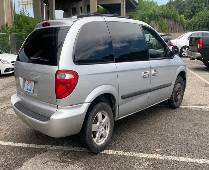 2005 Dodge Caravan SXT photo