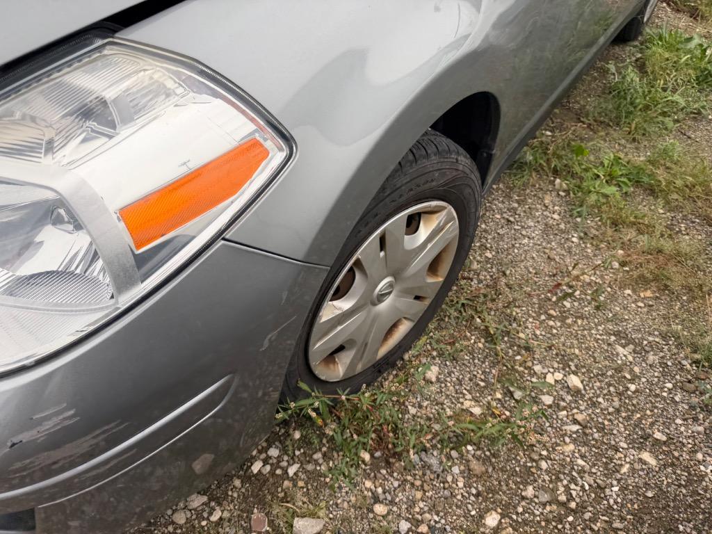2012 Nissan Versa - $1,000