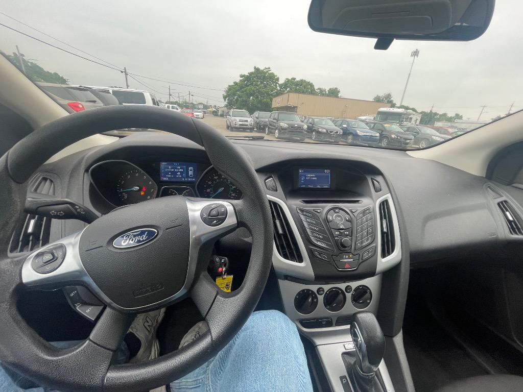2014 Ford Focus SE photo