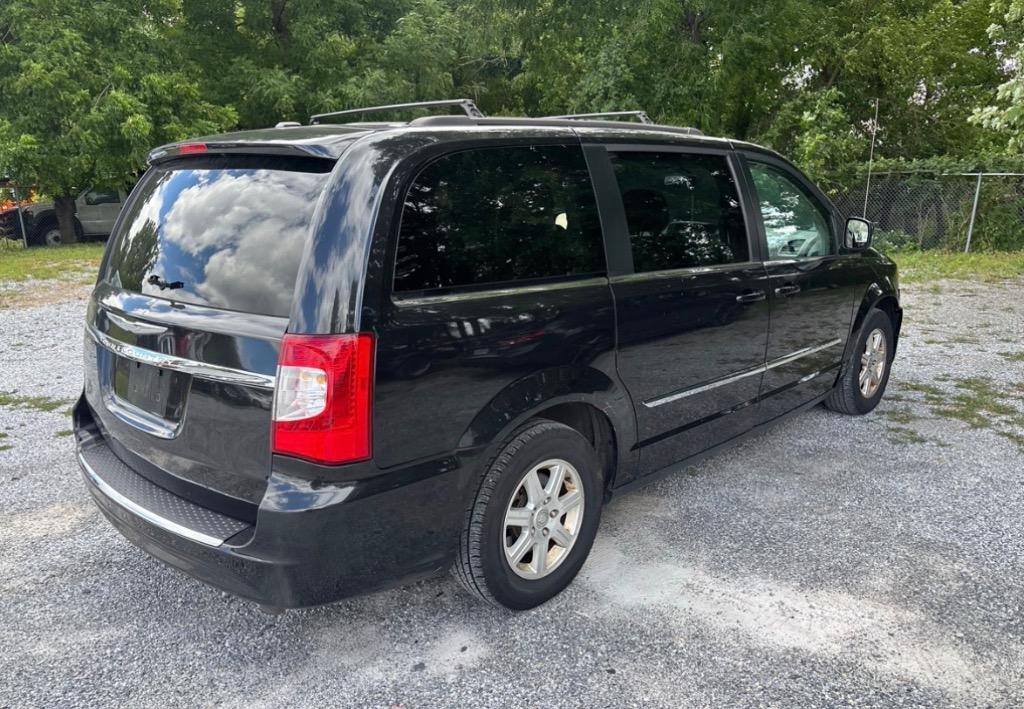 2012 Chrysler Town And Country - $8,500