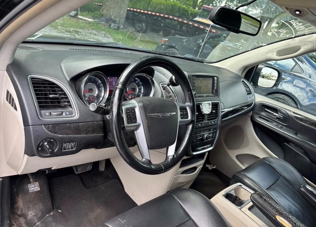 2012 Chrysler Town And Country - $8,500