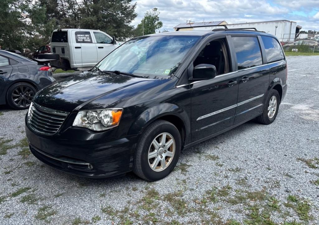 2012 Chrysler Town And Country - $8,500