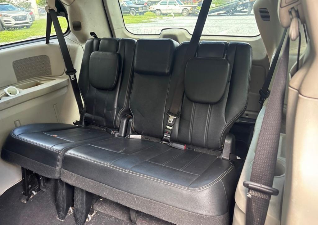 2012 Chrysler Town And Country - $8,500