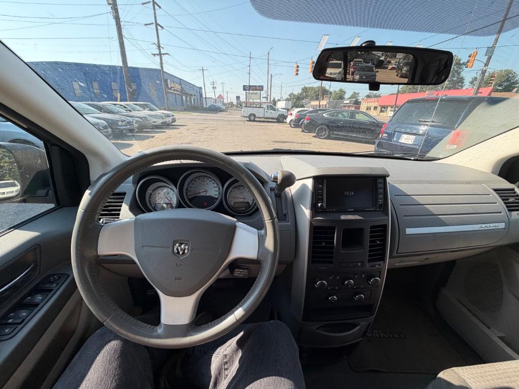 2010 Dodge Grand Caravan - $7,500