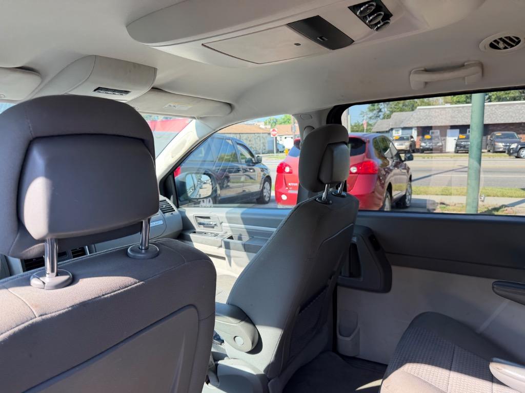 2010 Dodge Grand Caravan - $7,500