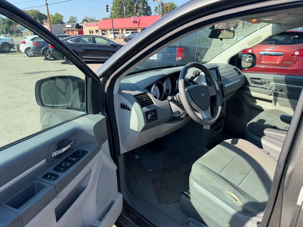 2010 Dodge Grand Caravan - $7,500
